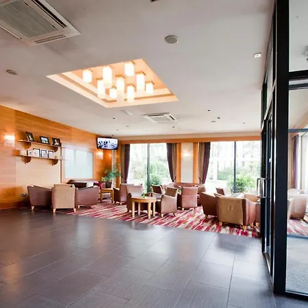 Upton Court & Holiday Cottages